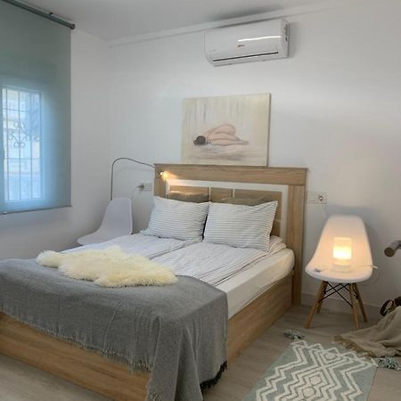Holiday House ตอร์เรเวียคา ภายนอก รูปภาพ