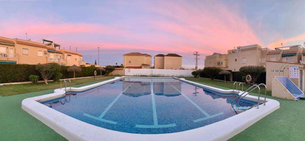 Holiday House ตอร์เรเวียคา ภายนอก รูปภาพ
