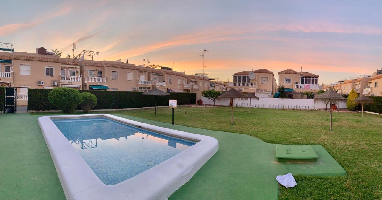 Holiday House ตอร์เรเวียคา ภายนอก รูปภาพ