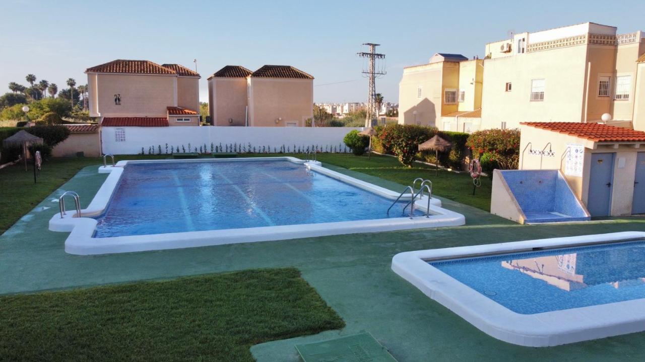 Holiday House ตอร์เรเวียคา ภายนอก รูปภาพ